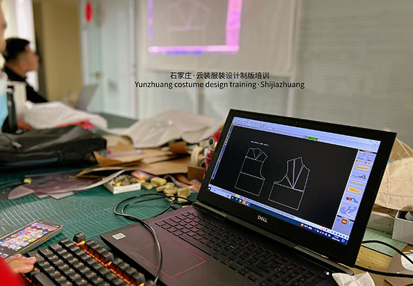 【云裝，日?！? /></a>
                                <h3><a href=